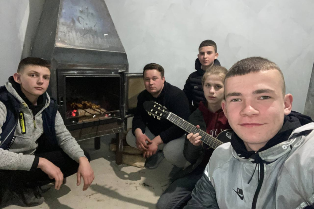 Home group with the brothers / Домашня група з братами