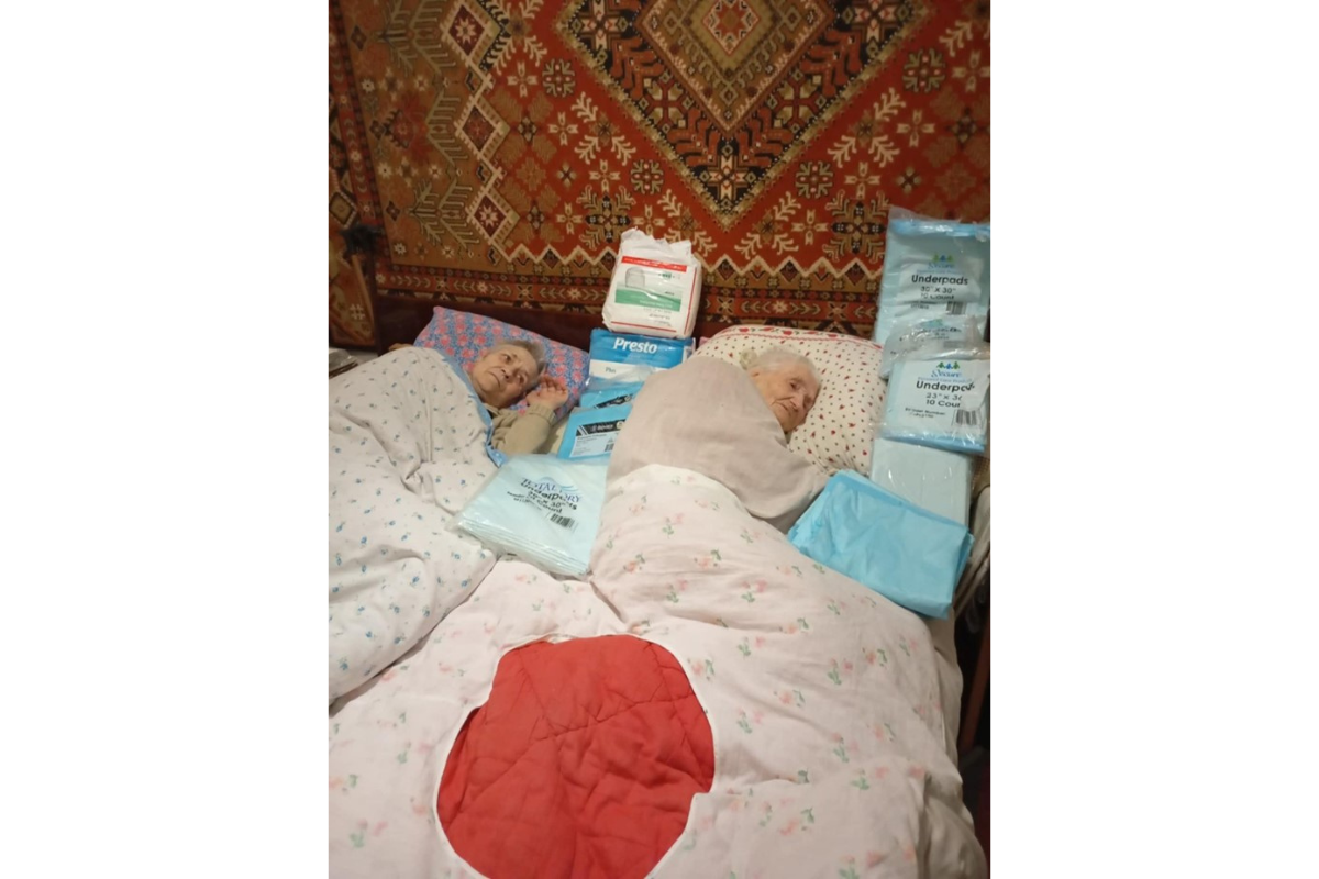 Видача гуманітарної допомоги / Humanitarian aid distribution