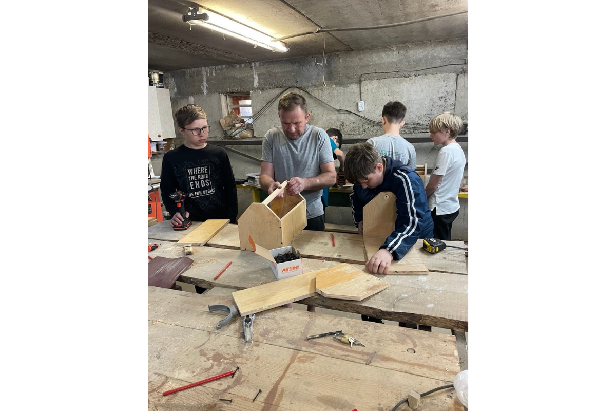 Праця в майстерні з підлітками Мудрий Тесля, місто Коростень / Working in a workshop with teenagers Mudry Teslya, the city of Korosten